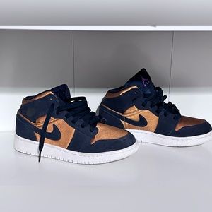 Air Jordan 1 Mid SE